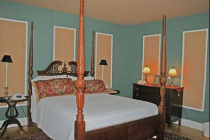 Monier Manor
