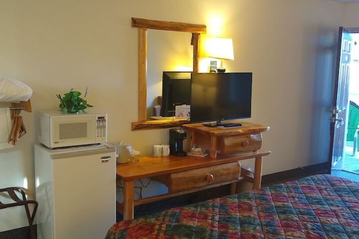 The Ponderosa Motel
