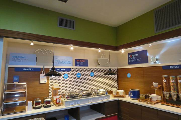 Holiday Inn Express & Suites Burlington by IHG