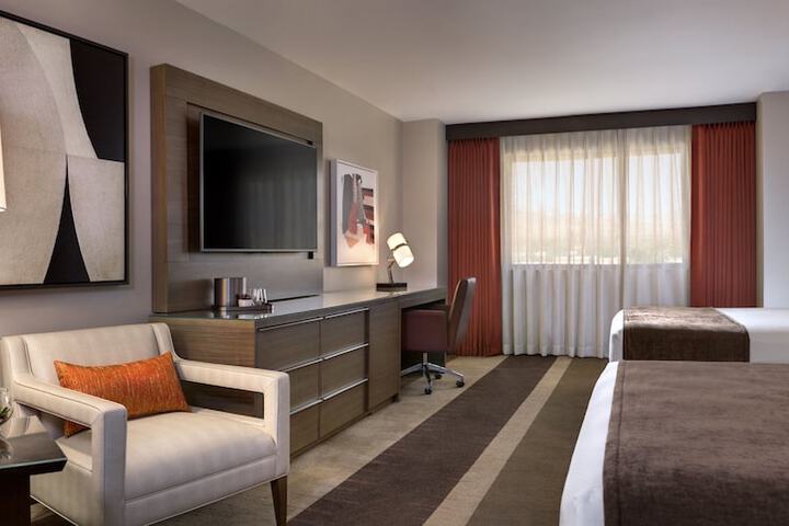 Room 25 of 83