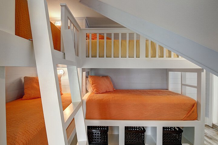 Room 32 of 52