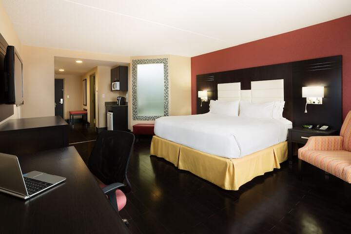 Room 21 of 38