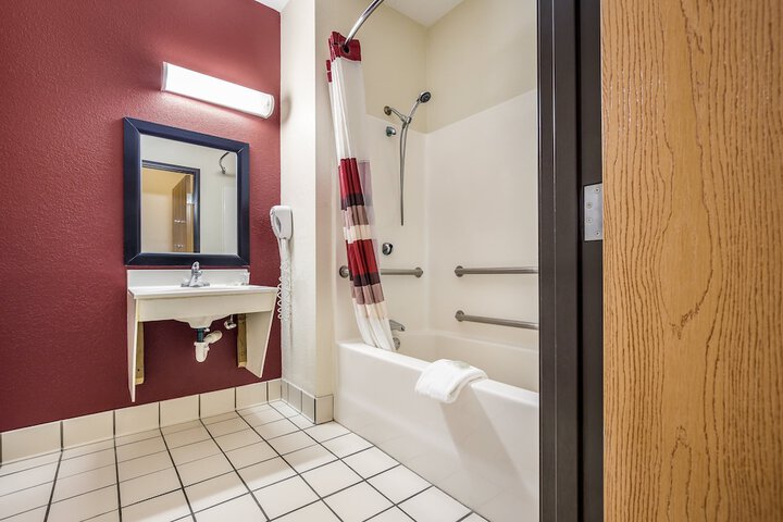 Red Roof Inn St. Louis - Troy IL
