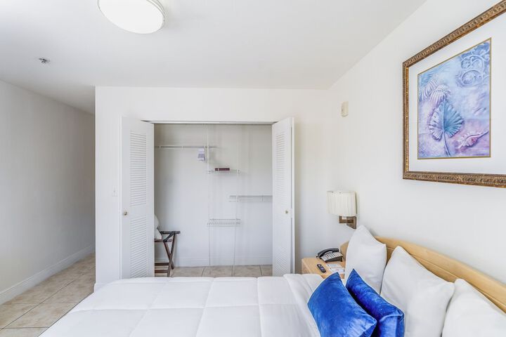 Room 12 of 38