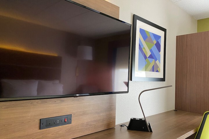 Room 16 of 40