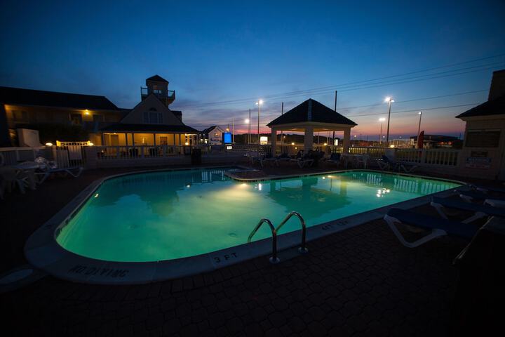 Pool 13 of 28