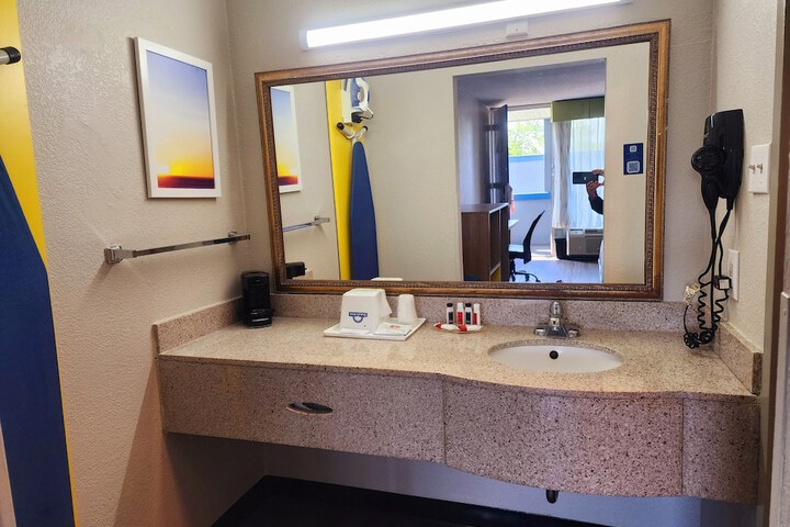 Days Inn by Wyndham Washington