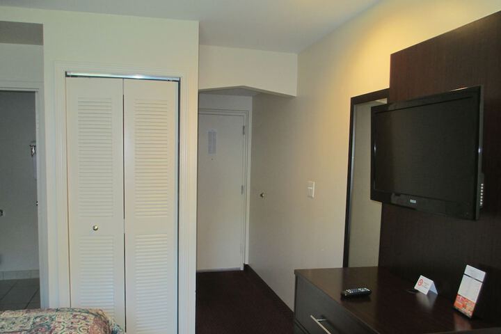 Room 40 of 61