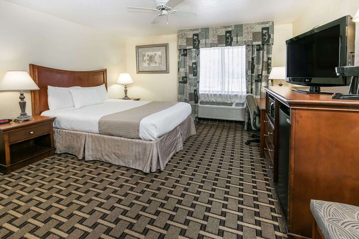 Room 17 of 27