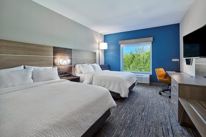 Room 32 of 49