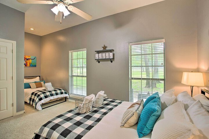 Happy Trails Hideout w / New Bunk House & Hot Tub!