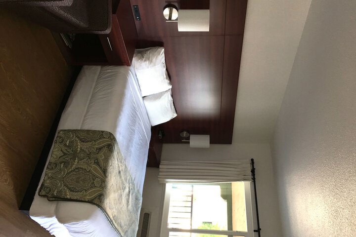 Room 30 of 40