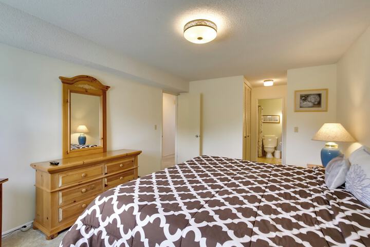 Lincoln City Vacation Rental w / Pool & Ocean Views
