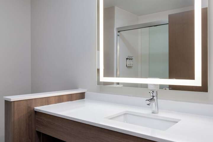 Holiday Inn Express & Suites Stevensville Benton Harbor by IHG