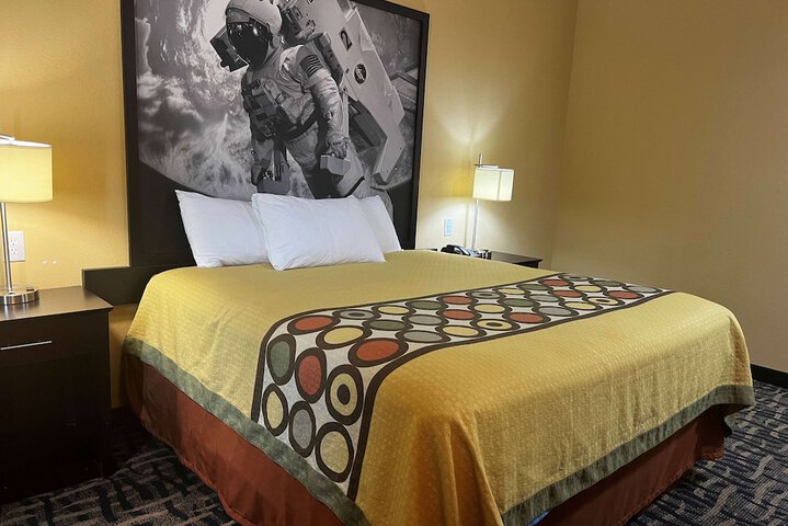 Room 24 of 27