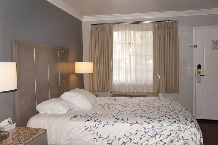 Room 33 of 64