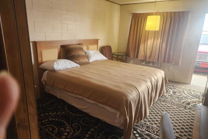 First Inn by OYO Quinter Hwy 70