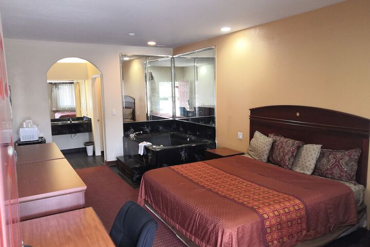 Room 17 of 35