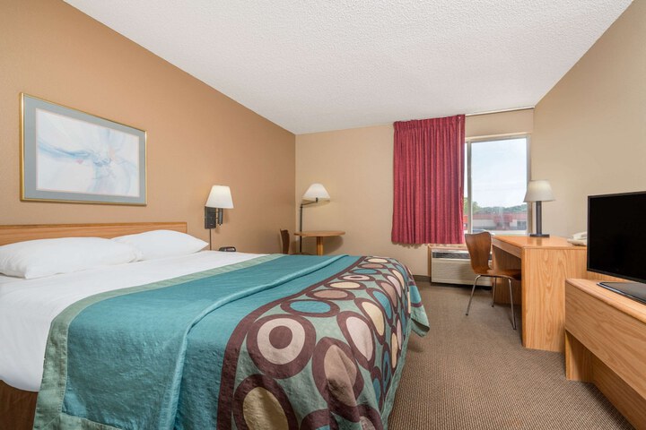 Super 8 by Wyndham Menomonie WI