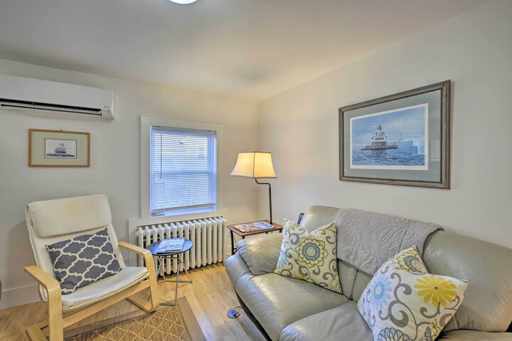 Quaint DT Greenport Apt - 2 Mi to Shelter Island!