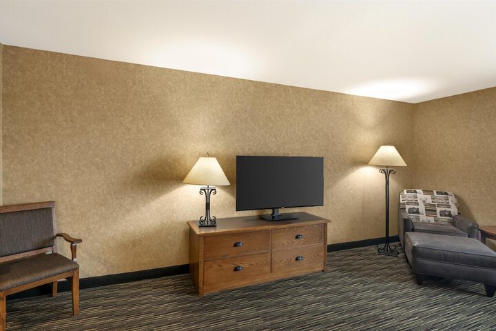 Best Western Plus Kelly Inn & Suites
