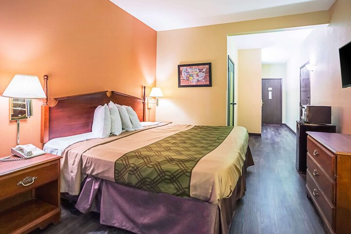 Room 21 of 37