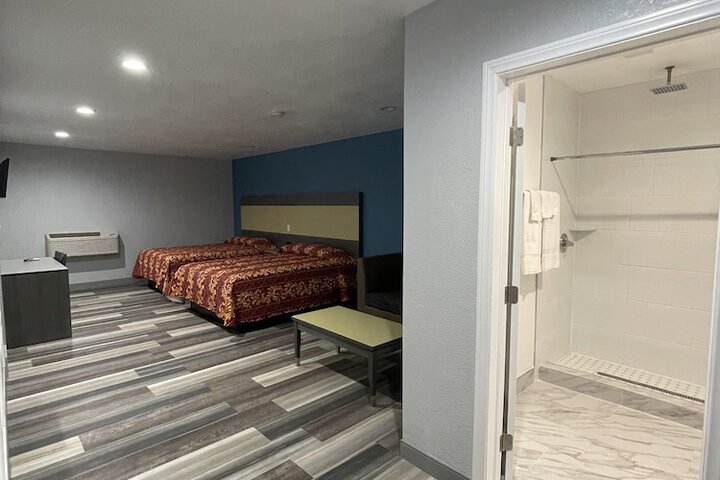 Room 9 of 28