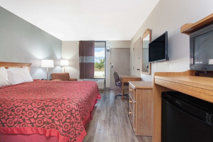 Room 9 of 20