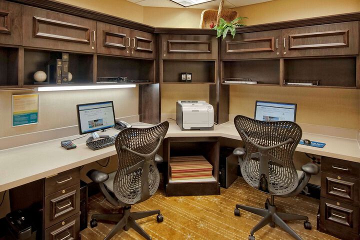 Business Center 80 of 82