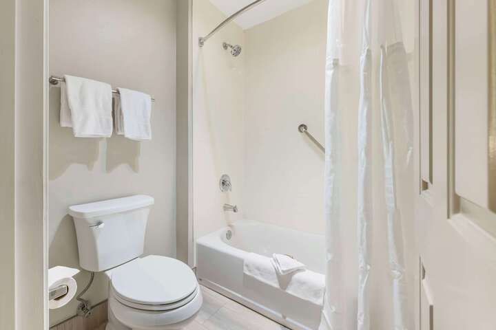 Best Western Plus Grand Manor Inn