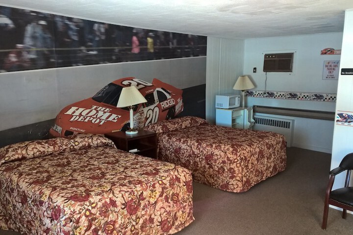 Room 13 of 16