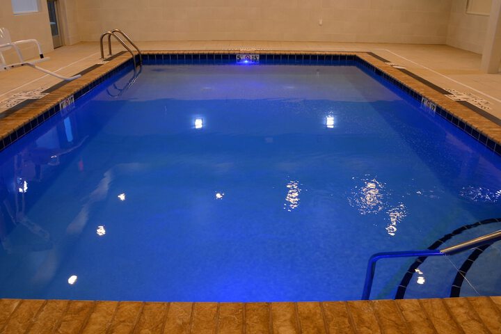 Holiday Inn Express & Suites Pittsburgh - Monroeville by IHG