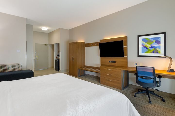Holiday Inn Express Hotel & Suites Weston by IHG