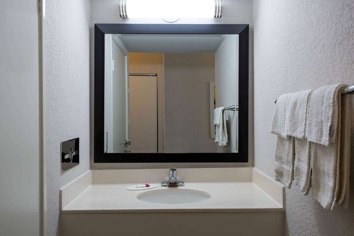 Room 18 of 42