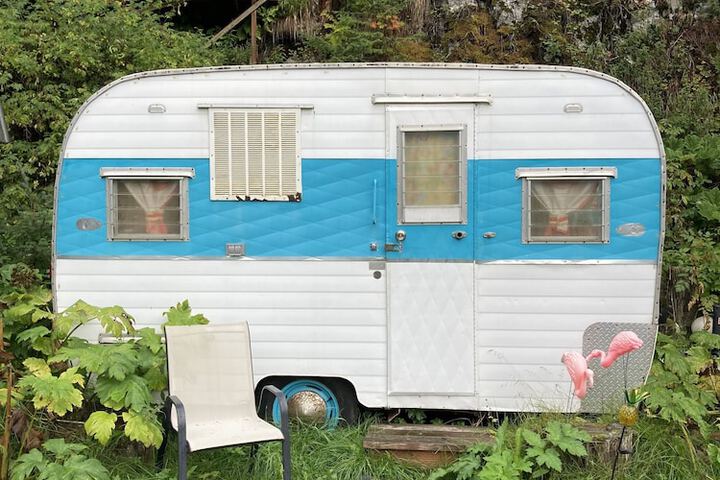 Nauti Otter Inn and Yurt Village