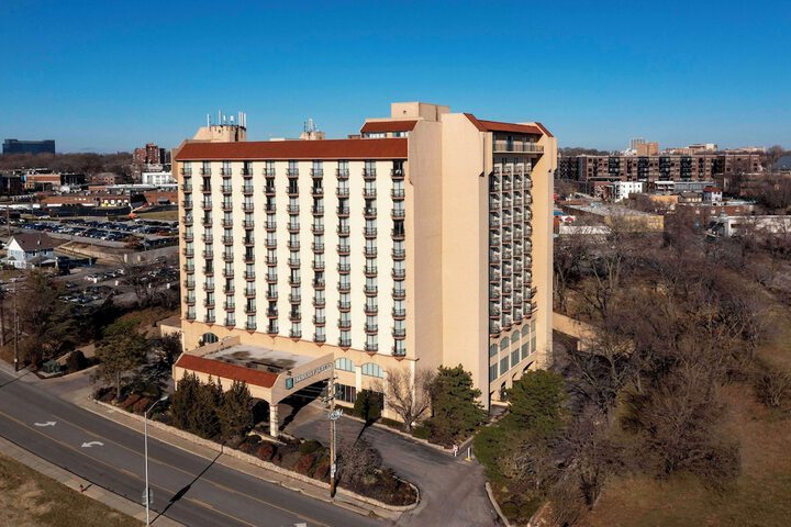 Hotel 2 of 32