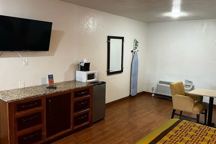 Room 16 of 18