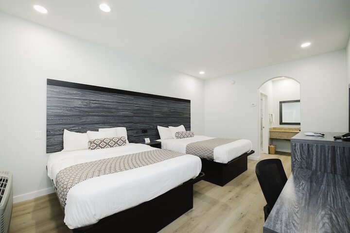 Sapphire Inn and Suites