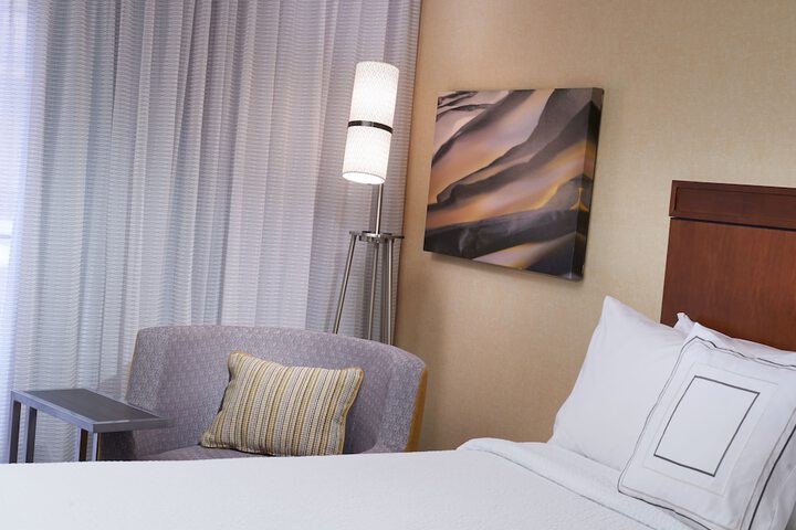 Courtyard by Marriott Detroit Dearborn