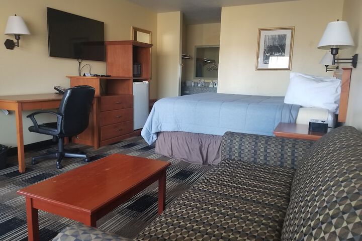 Oakridge Inn & Suites
