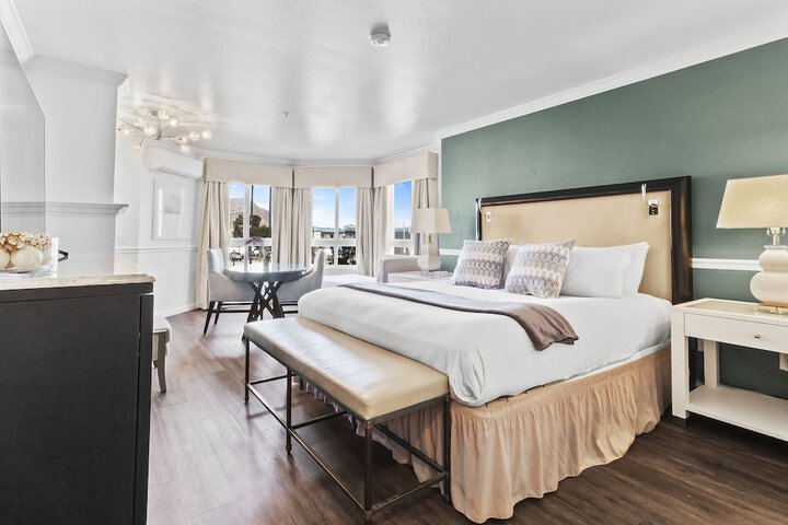 Ascot Suites
