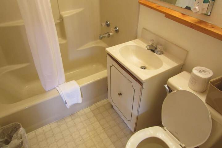Room 34 of 46