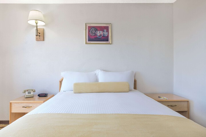 Room 6 of 17