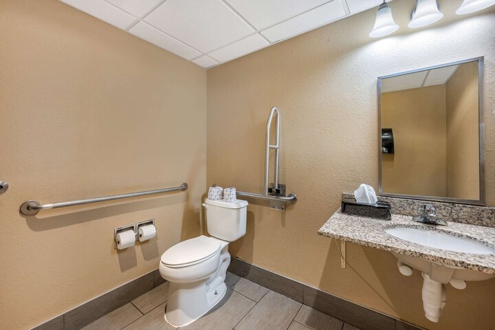 Comfort Inn & Suites East Hartford - Hartford