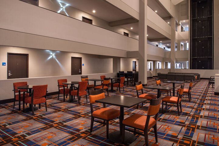 Hotel 4 of 103