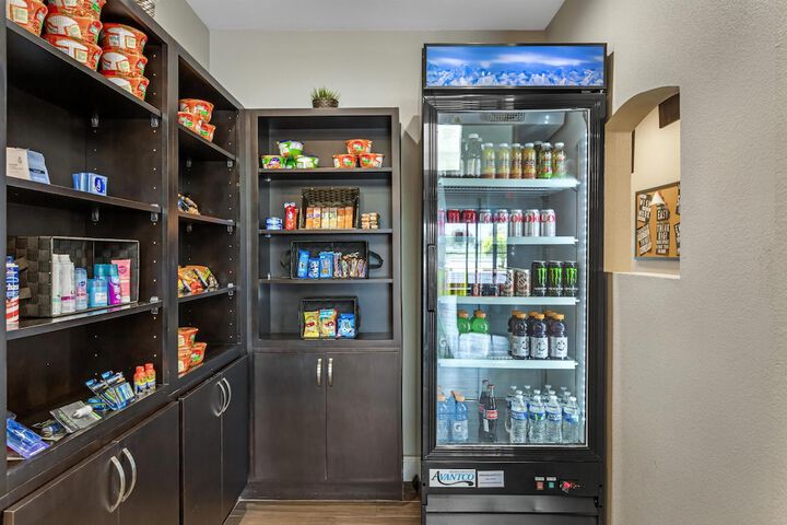 Best Western Plus Bay City Inn & Suites