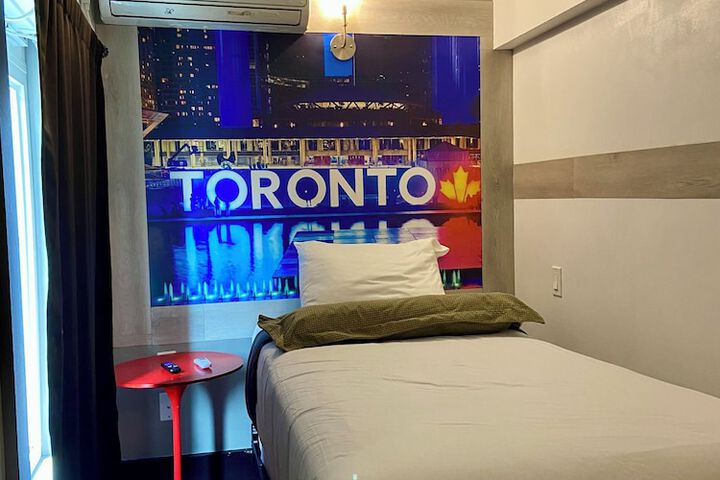 Room 52 of 68