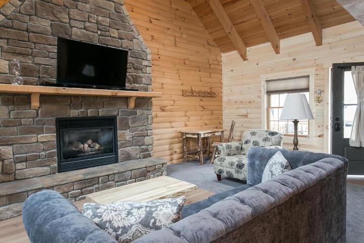 Coblentz Country Lodge by Amish Country Lodging