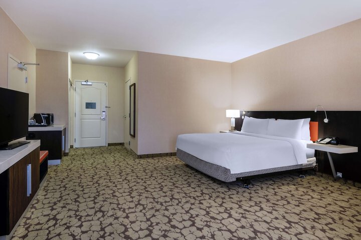 Room 34 of 87