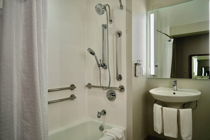 Holiday Inn Express & Suites Flowood by IHG